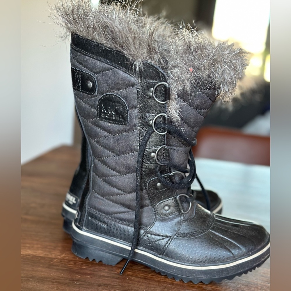 Sorel women’s Tofino ll Boot size 6 LIKE NEW